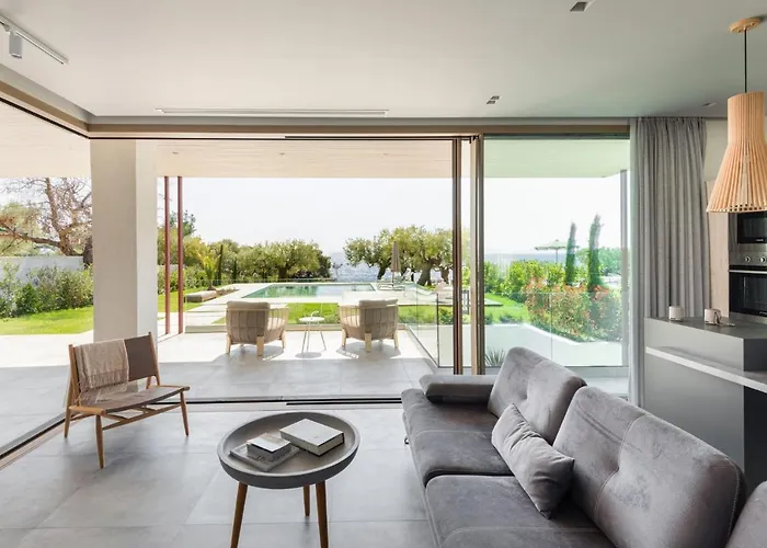 Villa Luria Homes Lagomandra