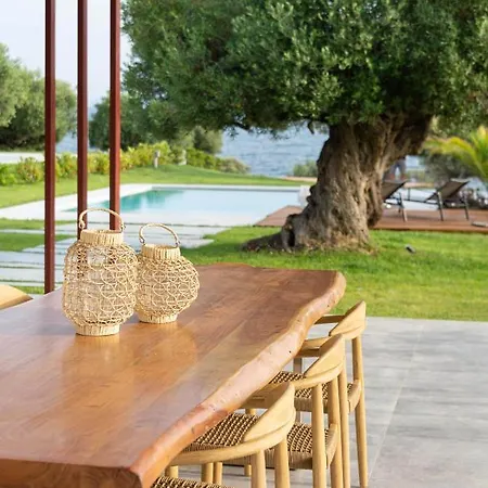 Луксозна вила Luria Homes *