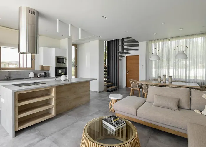 Luria Homes * 拉戈曼德拉