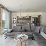 Luria Homes 빌라