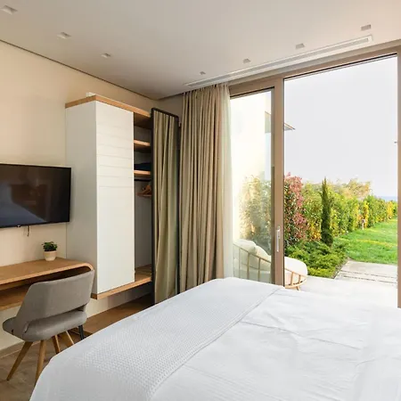 Luria Homes * Lagomandra