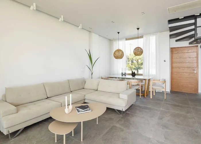 Villa Luria Homes Lagomandra