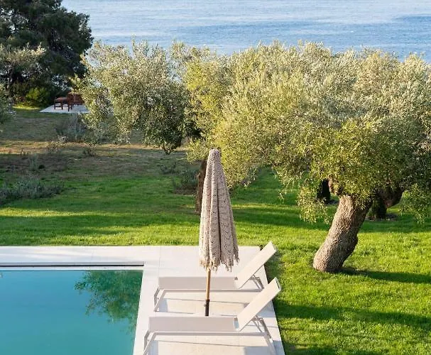 Villa Luria Homes *