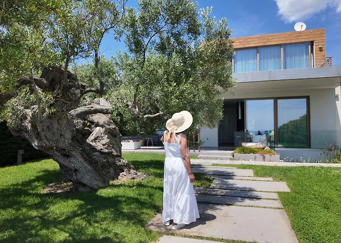 Villa Luria Homes Lagomandra