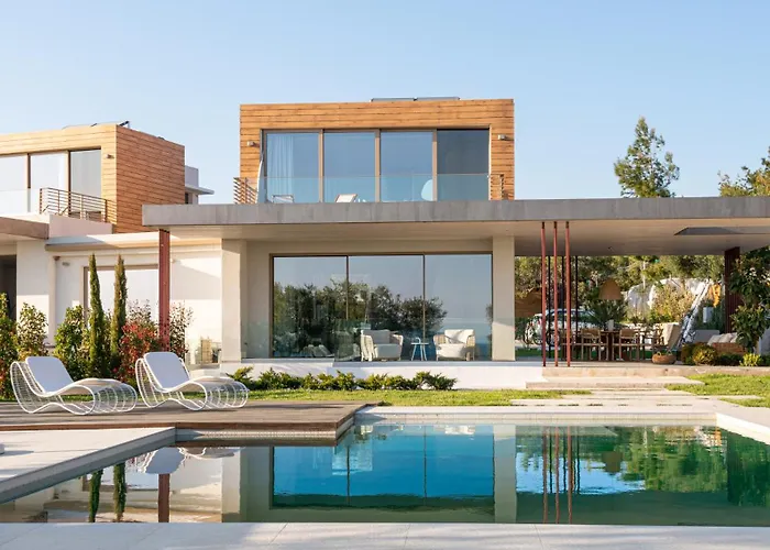 Villa Luria Homes Lagomandra